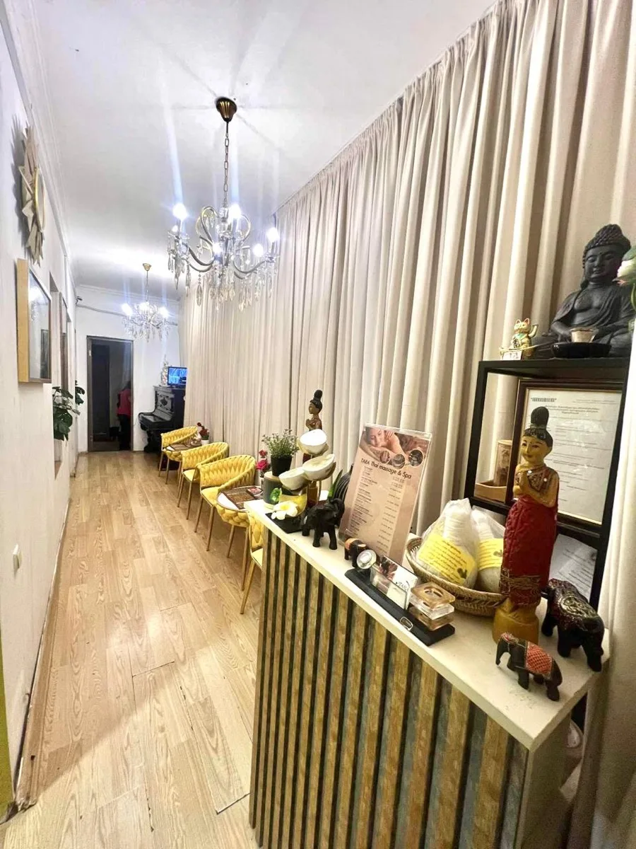Reception area with chandelier and Thai decorations